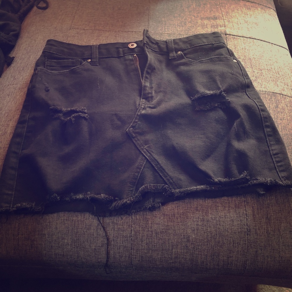 Black skirt with slits